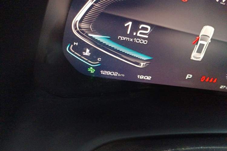 Used Wey VV5 2021 1.5T Two-Wheel Drive Color Pioneer Odometer Close Up