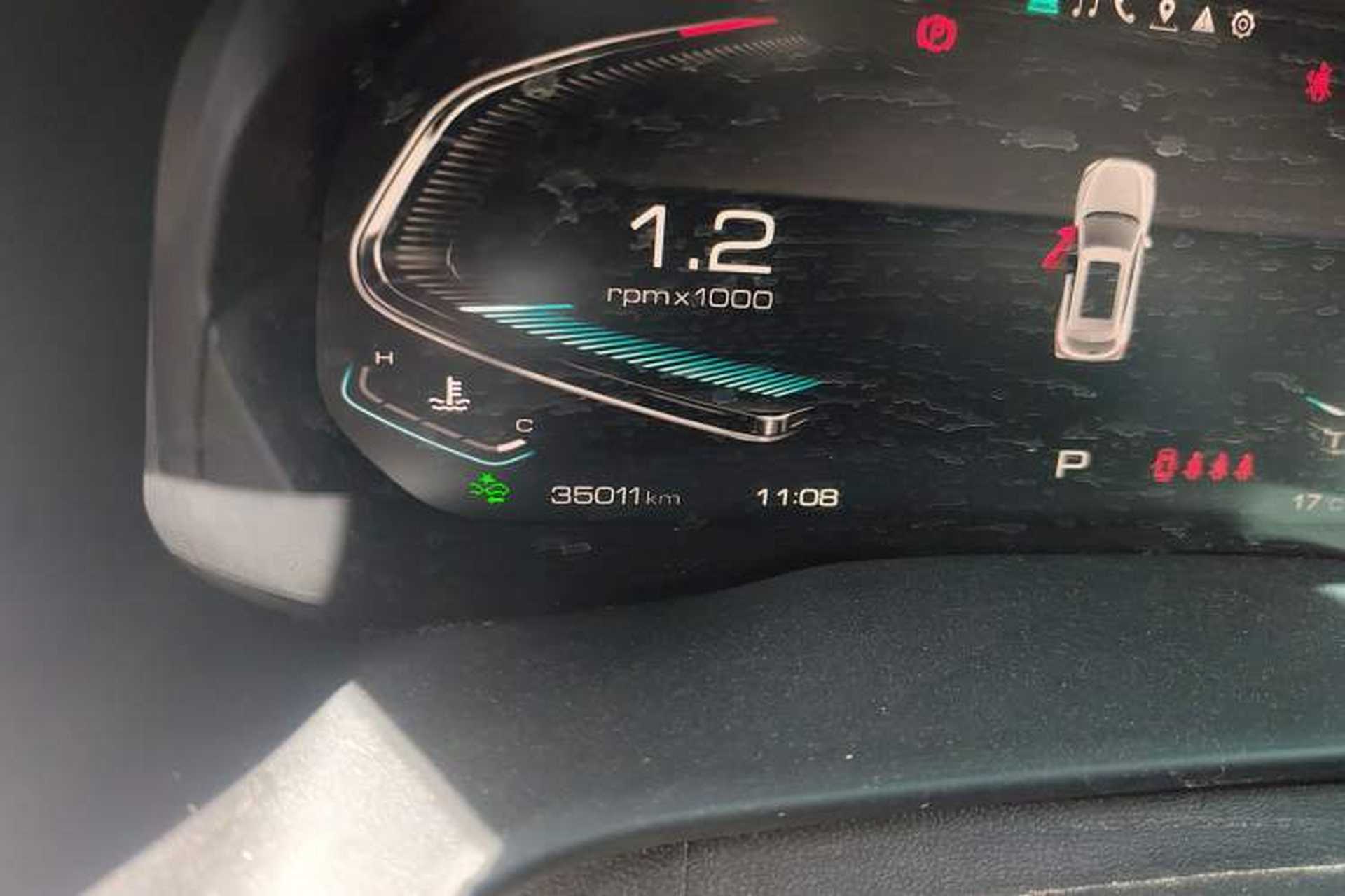 Used Wey VV5 2021 1.5T Two-Wheel Drive Smart Pioneer Odometer Close Up