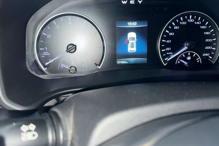Used Wey VV5 2021 1.5T Two-Wheel Drive Color Pioneer Odometer Close Up