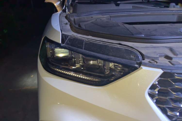 Used Wey VV5 2021 1.5T Two-Wheel Drive Smart Pioneer Right Front Headlight