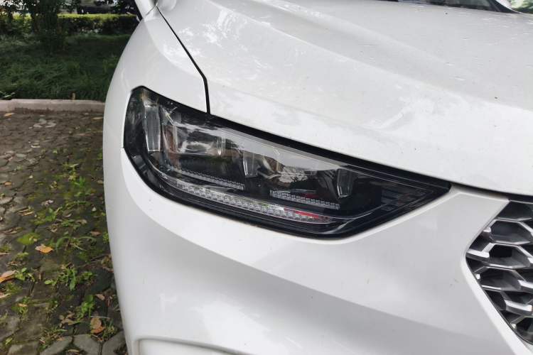 Used Wey VV5 2021 1.5T Two-Wheel Drive Color Pioneer Right Front Headlight