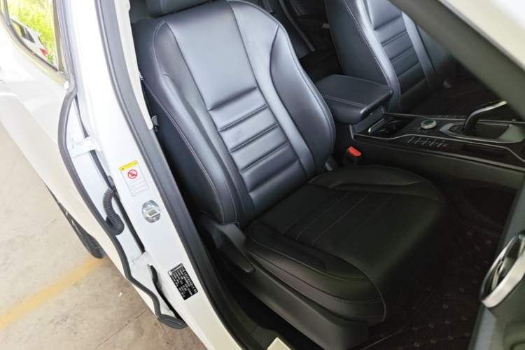 Used Wey VV5 2021 1.5T Two-Wheel Drive Color Pioneer Right Front Seat