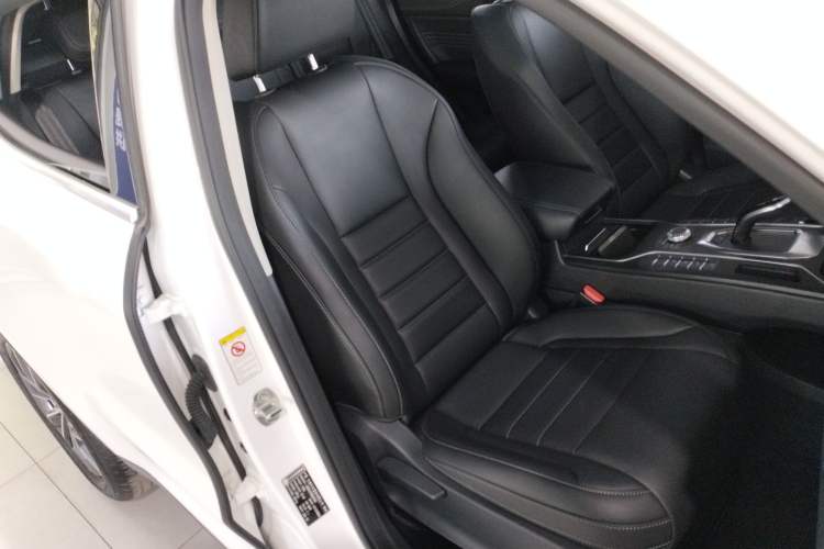 Used Wey VV5 2021 1.5T Two-Wheel Drive Color Pioneer Right Front Seat