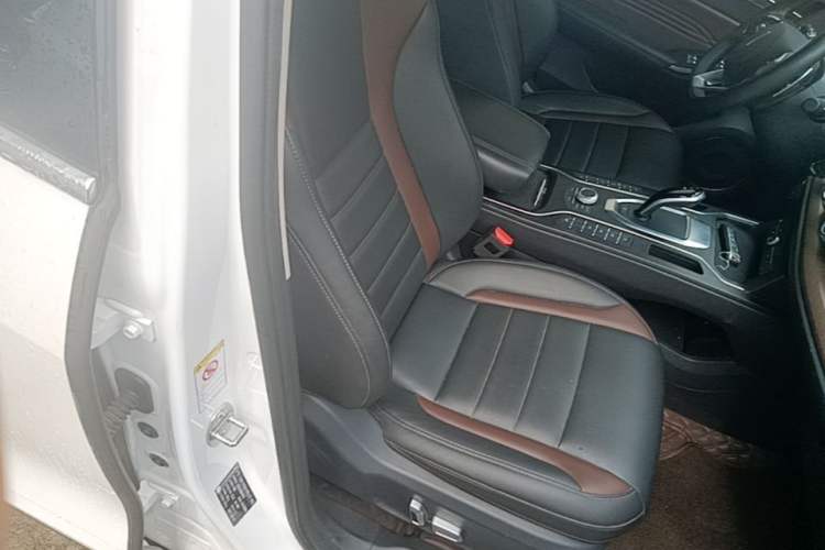Used Wey VV5 2021 1.5T Two-Wheel Drive Smart Pioneer Right Front Seat