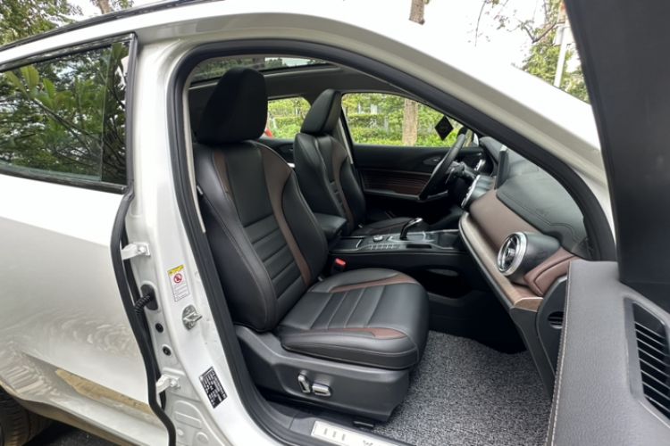 Used Wey VV5 2021 1.5T Two-Wheel Drive Smart Pioneer Right Front Seat