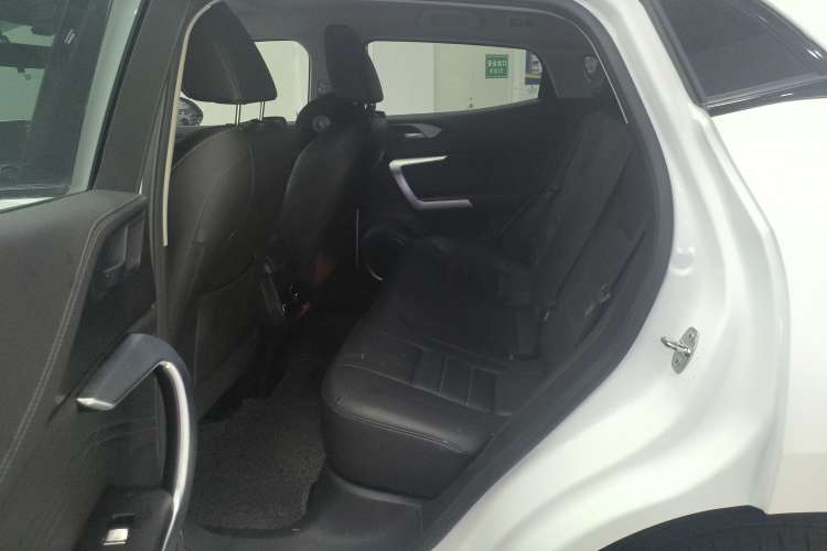 Used Wey VV5 2021 1.5T Two-Wheel Drive Color Pioneer Right Rear Seat