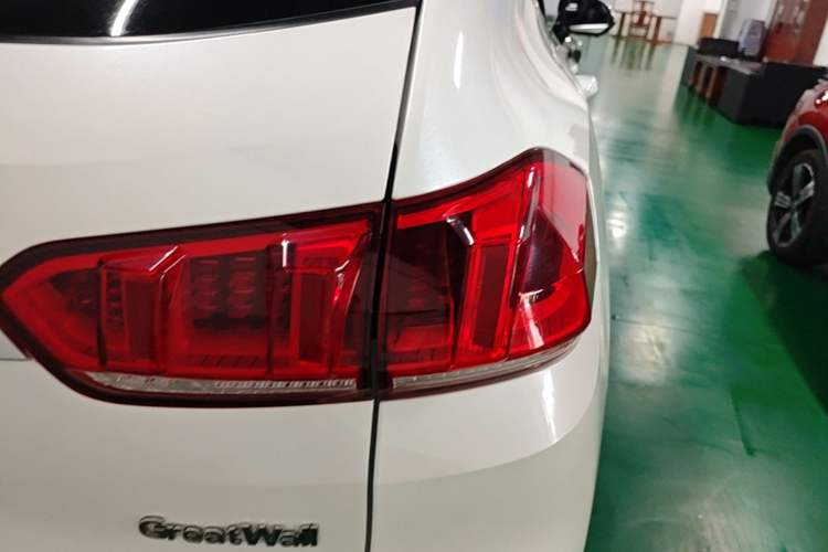 Used Wey VV5 2021 1.5T Two-Wheel Drive Color Pioneer Right Rear Taillight