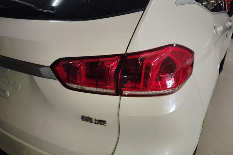 Used Wey VV5 2021 1.5T Two-Wheel Drive Smart Pioneer Right Rear Taillight