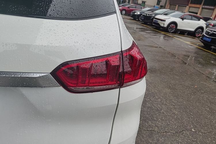 Used Wey VV5 2021 1.5T Two-Wheel Drive Smart Pioneer Right Rear Taillight