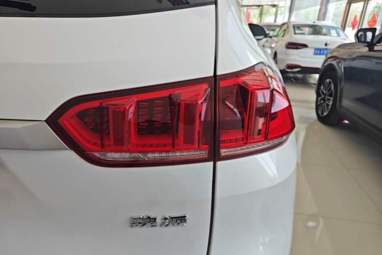 Used Wey VV5 2021 1.5T Two-Wheel Drive Smart Pioneer Right Rear Taillight