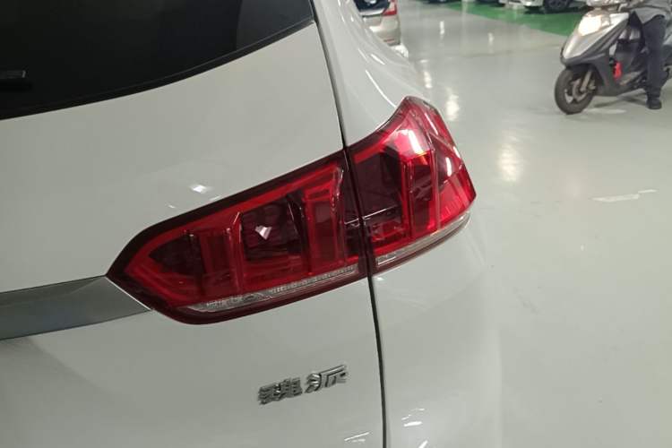Used Wey VV5 2021 1.5T Two-Wheel Drive Color Pioneer Right Rear Taillight