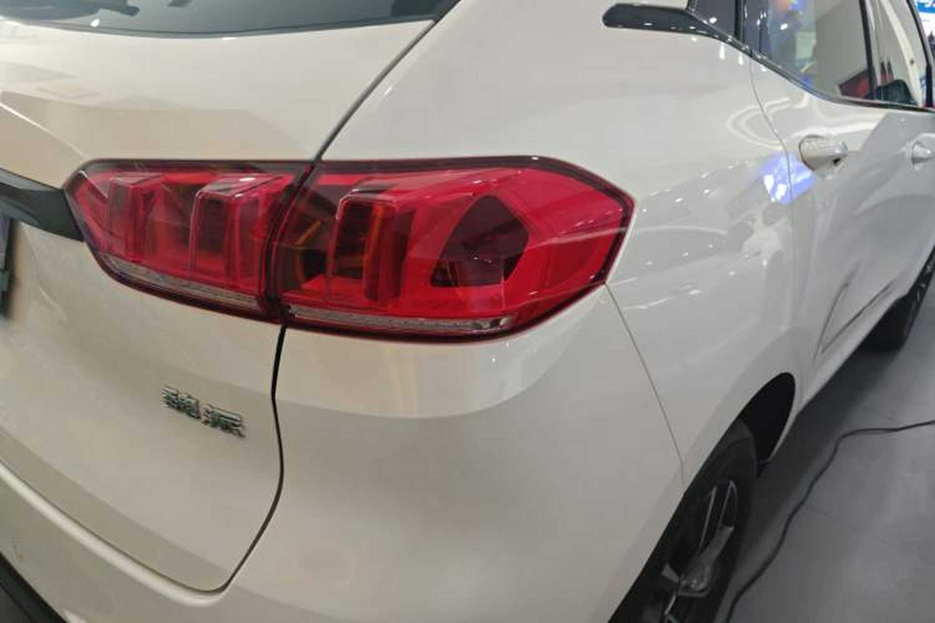 Used Wey VV5 2021 1.5T Two-Wheel Drive Color Pioneer Right Rear Taillight