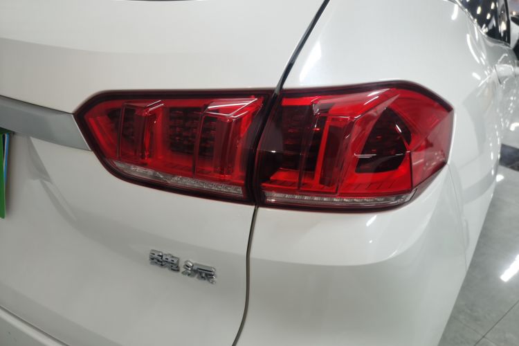 Used Wey VV5 2021 1.5T Two-Wheel Drive Color Pioneer Right Rear Taillight