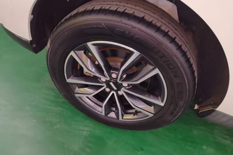 Used Wey VV5 2021 1.5T Two-Wheel Drive Color Pioneer Right Rear Wheel Hub