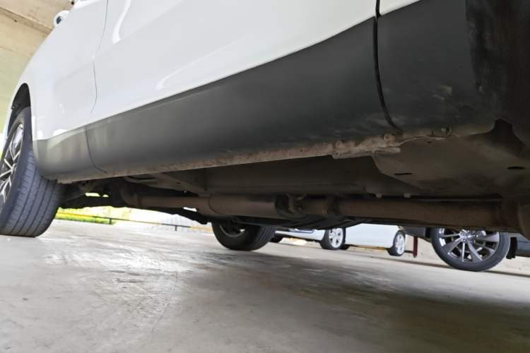 Used Wey VV5 2021 1.5T Two-Wheel Drive Color Pioneer Right Side Sill