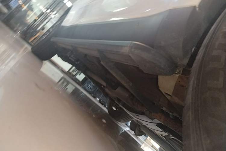 Used Wey VV5 2021 1.5T Two-Wheel Drive Color Pioneer Right Side Sill