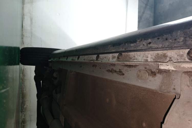 Used Wey VV5 2021 1.5T Two-Wheel Drive Color Pioneer Right Side Sill