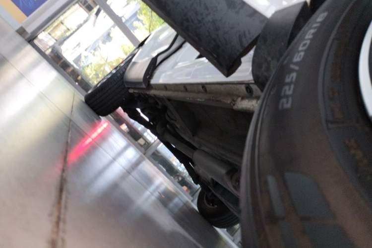 Used Wey VV5 2021 1.5T Two-Wheel Drive Color Pioneer Right Side Sill
