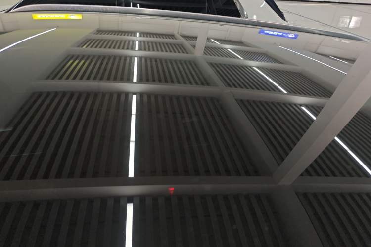 Used Wey VV5 2021 1.5T Two-Wheel Drive Color Pioneer Roof