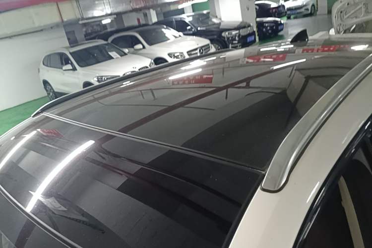 Used Wey VV5 2021 1.5T Two-Wheel Drive Color Pioneer Roof