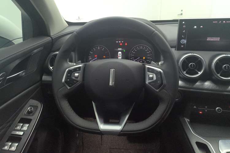 Used Wey VV5 2021 1.5T Two-Wheel Drive Color Pioneer Steering Wheel