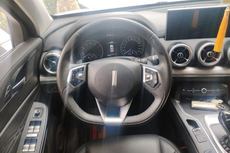 Used Wey VV5 2021 1.5T Two-Wheel Drive Color Pioneer Steering Wheel