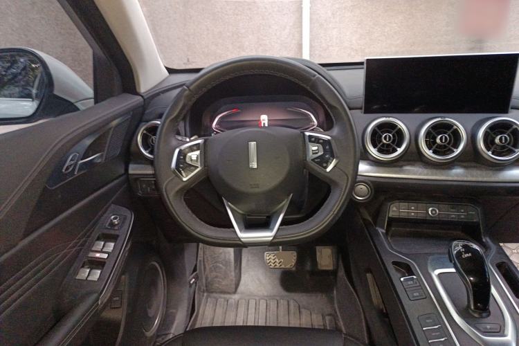 Used Wey VV5 2021 1.5T Two-Wheel Drive Color Pioneer Steering Wheel
