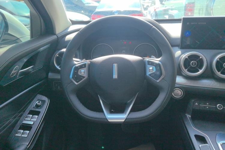 Used Wey VV5 2021 1.5T Two-Wheel Drive Color Pioneer Steering Wheel