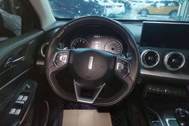 Used Wey VV5 2021 1.5T Two-Wheel Drive Color Pioneer Steering Wheel