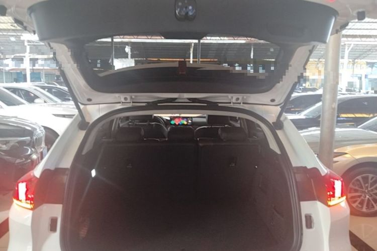 Used Wey VV5 2021 1.5T Two-Wheel Drive Color Pioneer Trunk