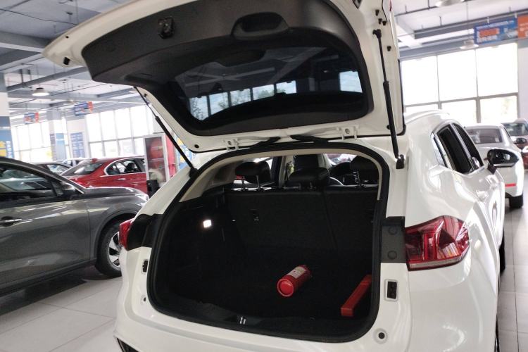 Used Wey VV5 2021 1.5T Two-Wheel Drive Color Pioneer Trunk
