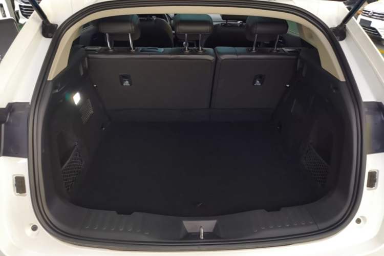 Used Wey VV5 2021 1.5T Two-Wheel Drive Color Pioneer Trunk