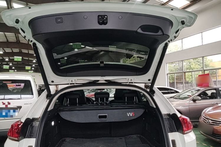 Used Wey VV5 2021 1.5T Two-Wheel Drive Smart Pioneer Trunk