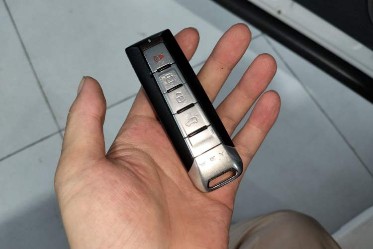 Used Wey VV5 2021 1.5T Two-Wheel Drive Color Pioneer Vehicle Key
