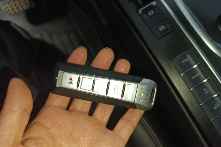 Used Wey VV5 2021 1.5T Two-Wheel Drive Color Pioneer Vehicle Key