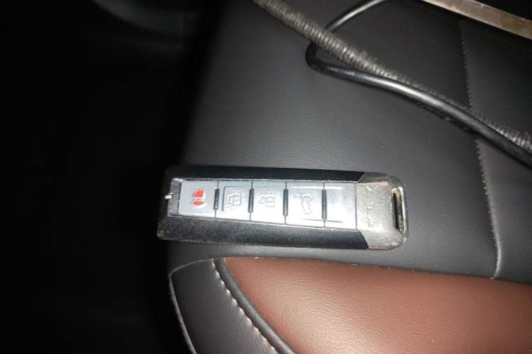 Used Wey VV5 2021 1.5T Two-Wheel Drive Color Pioneer Vehicle Key