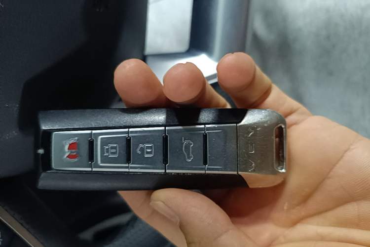 Used Wey VV5 2021 1.5T Two-Wheel Drive Color Pioneer Vehicle Key