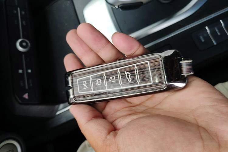 Used Wey VV5 2021 1.5T Two-Wheel Drive Color Pioneer Vehicle Key