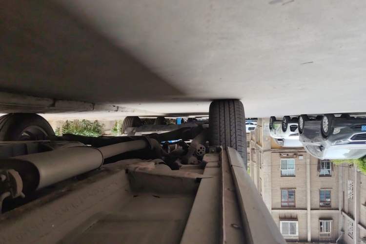 Used Wey VV5 2021 1.5T Two-Wheel Drive Color Pioneer Chassis Front Right