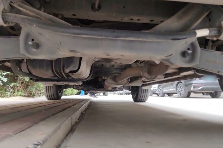 Used Wey VV5 2021 1.5T Two-Wheel Drive Color Pioneer Chassis Rear