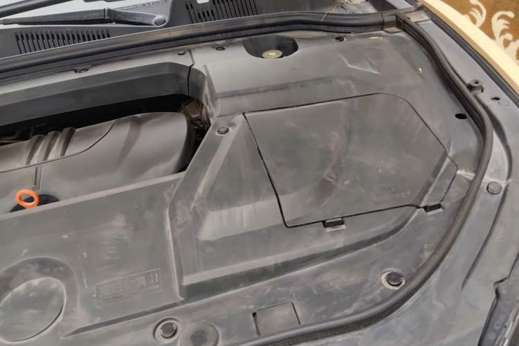 Used Wey VV5 2021 1.5T Two-Wheel Drive Color Pioneer Engine Bay Left