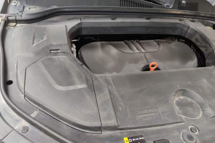 Used Wey VV5 2021 1.5T Two-Wheel Drive Color Pioneer Engine Bay Right