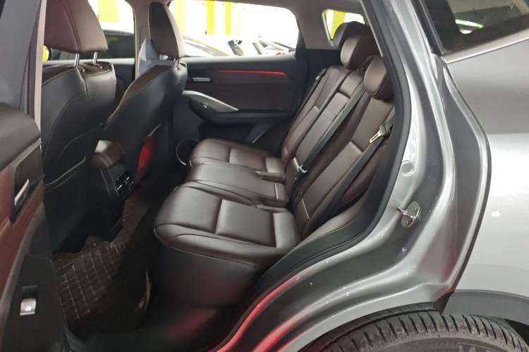 Used Wey VV6 2021 2.0T Two-Wheel Drive Smart Protection+ Interior 4