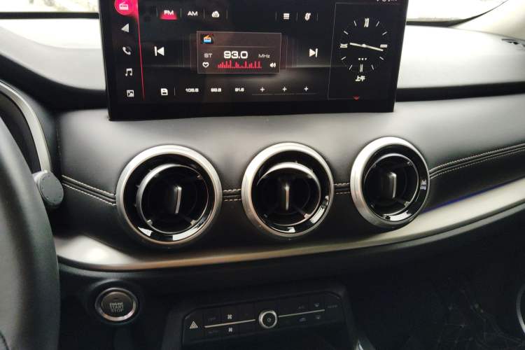 Used Wey VV6 2021 2.0T Two-Wheel Drive Smart Protection+ Audio And AC Panel