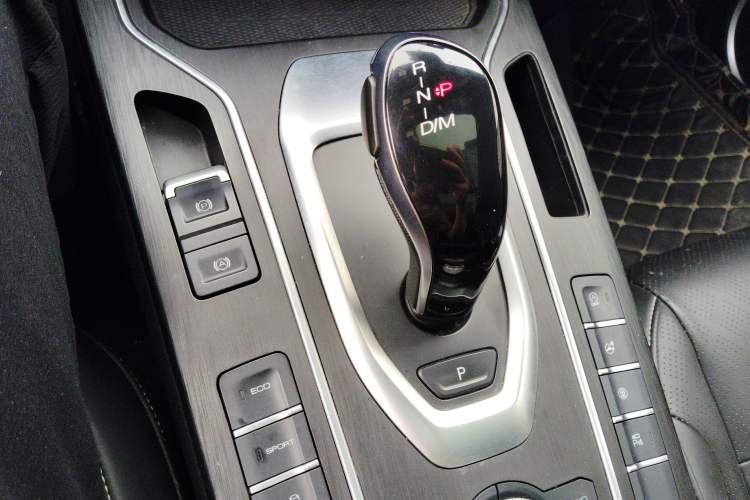 Used Wey VV6 2021 2.0T Two-Wheel Drive Smart Protection+ Gear Lever