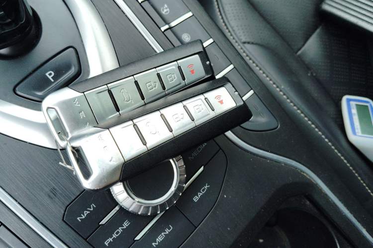 Used Wey VV6 2021 2.0T Two-Wheel Drive Smart Protection+ Vehicle Key
