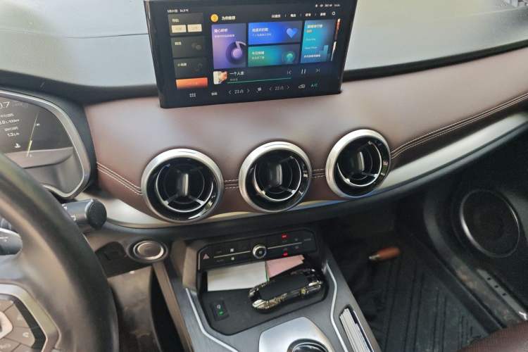Used Wey VV6 2018 2.0T Two-Wheel Drive Flagship Version China V Standard Audio And AC Panel
