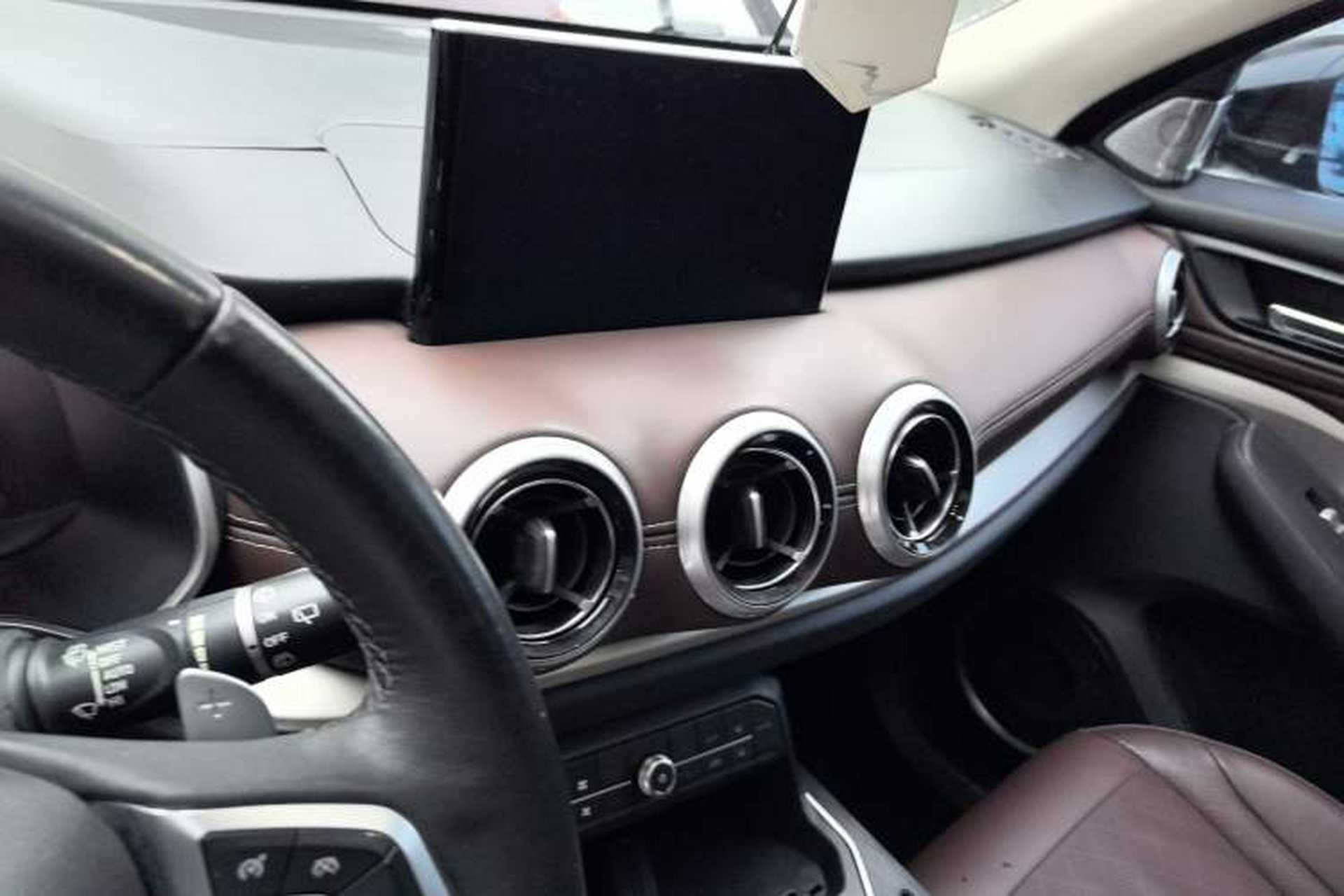 Used Wey VV6 2018 2.0T Two-Wheel-Drive Ultra-Luxury Version China V Standard Audio And AC Panel