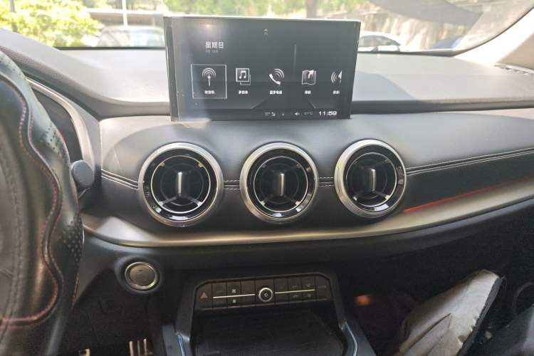 Used Wey VV6 2018 2.0T Four-Wheel Drive Flagship Version China V Standard Audio And AC Panel