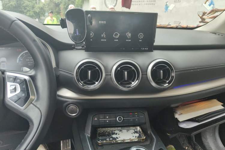 Used Wey VV6 2018 2.0T Two-Wheel-Drive Ultra-Luxury Version China V Standard Audio And AC Panel